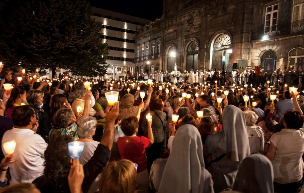 Imagem de Nossa Senhora de Fátima nas ruas do Porto